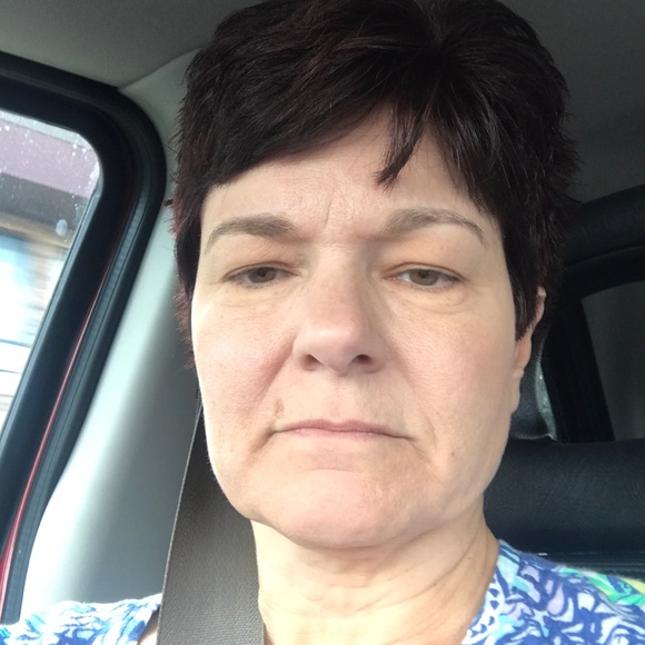 Meet your Posher, Laura - Picture 1 of 1